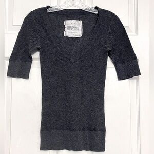🌻 3/$20 Vintage Mossimo Charcoal V-neck Elbow Sleeve Lightweight Thermal Size S